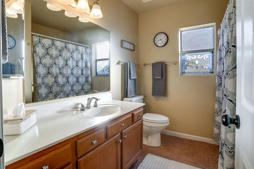 Pet-friendly Yard! Home Near State Farm Stadium