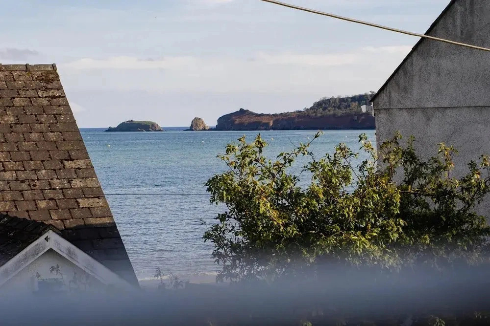 Ruby Cottage - Beachside Cottage With Views