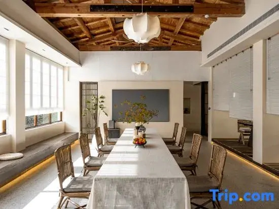 Yiliangfeng Mountain View Vacation Homestay (Longmen Mountain Apricot Plum Peak Scenic Area Branch)