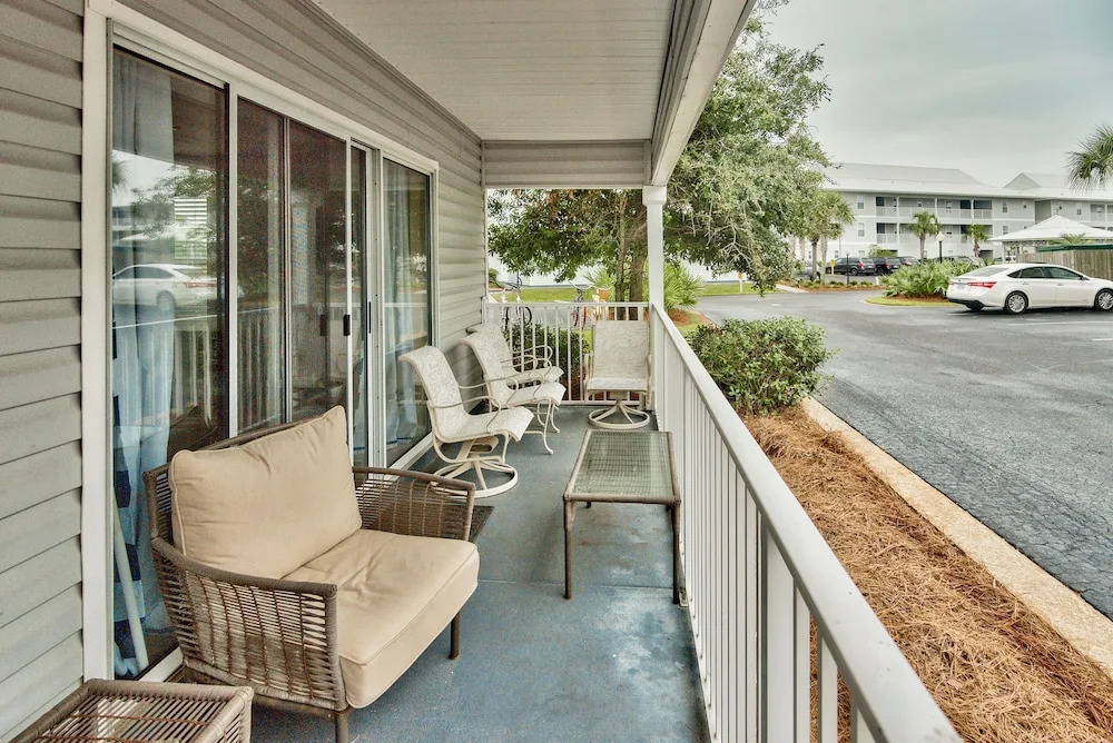 Beachside Villas #114 - 2 Br condo by RedAwning