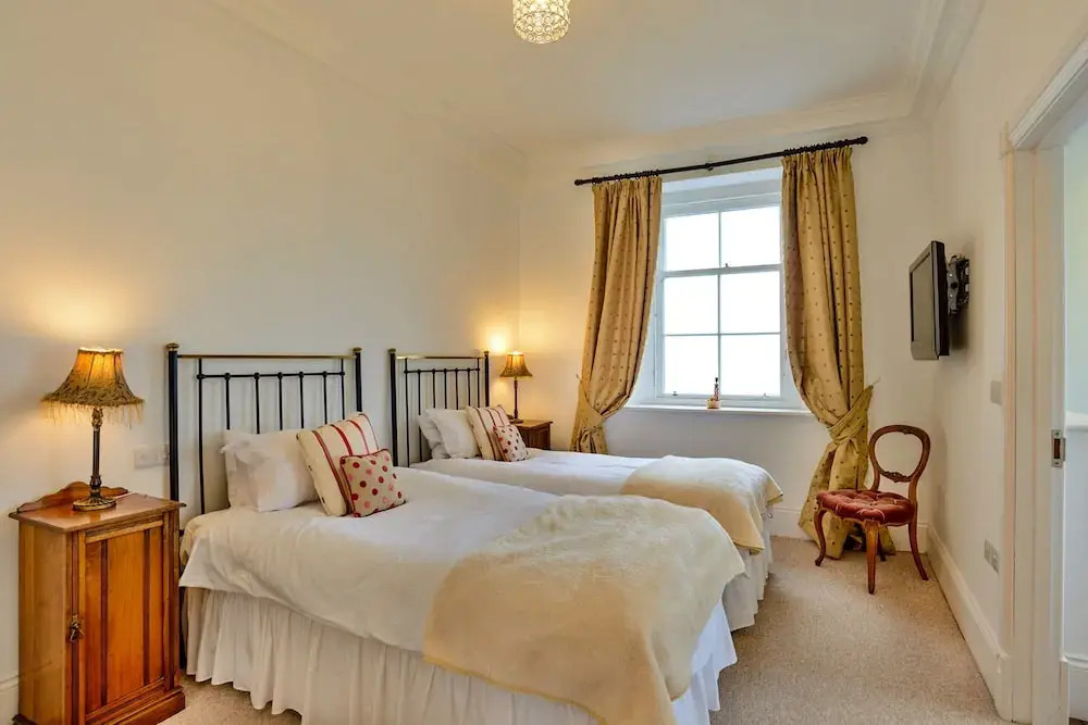 Self-catering Retreat With Pool, hot tub