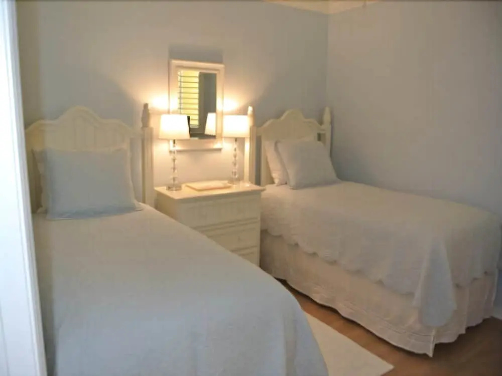 Seagate W 502 - 2 Br Condo