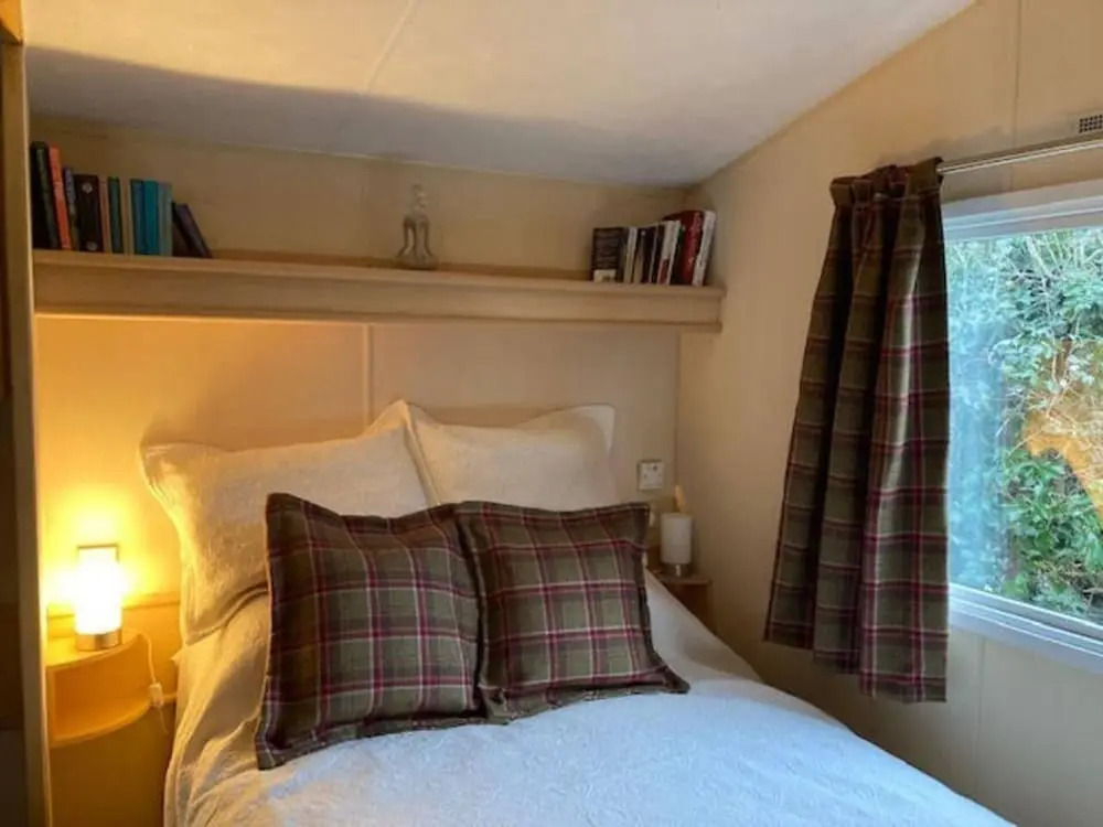 Cosy, Quiet Static Caravan, Mawgan Porth, St Eval