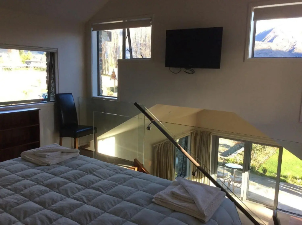Golfcourse Road Chalets and Lodge