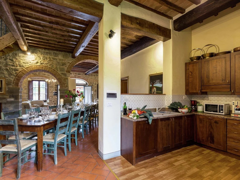 Spacious Cortona Villa