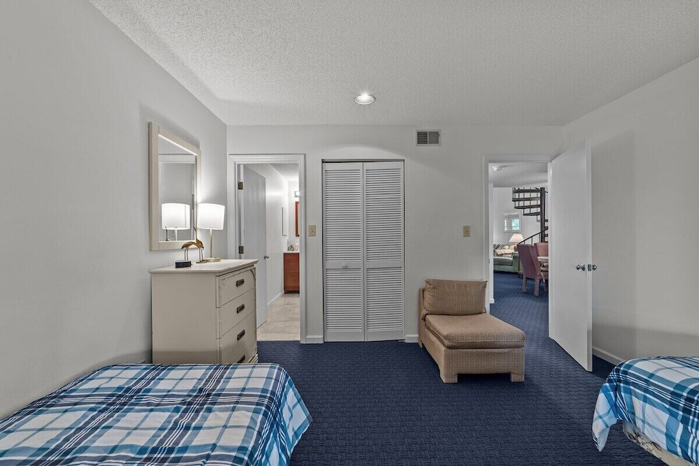 Heron Pointe C12
