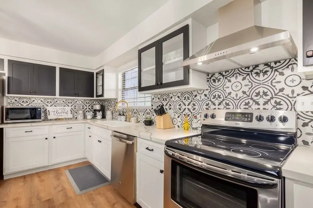 Glencove Mesa 4 Bedroom Home by RedAwning