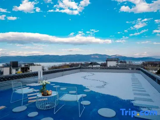 Half Moon Bay Waterscape Resort Homestay (Dali Erhai Ecological Corridor Store)