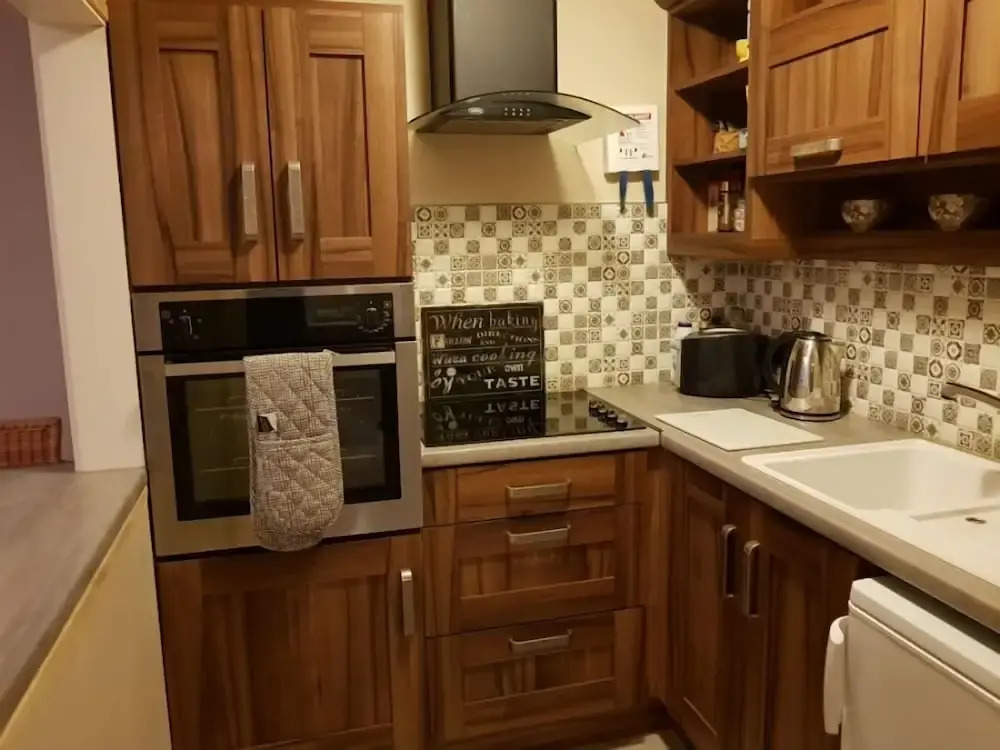 Ethan House Holiday Suites