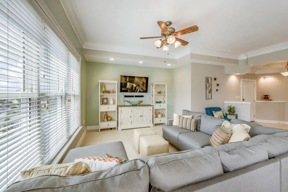 Penthouse Luxury - Exquisite Oceanside Condo