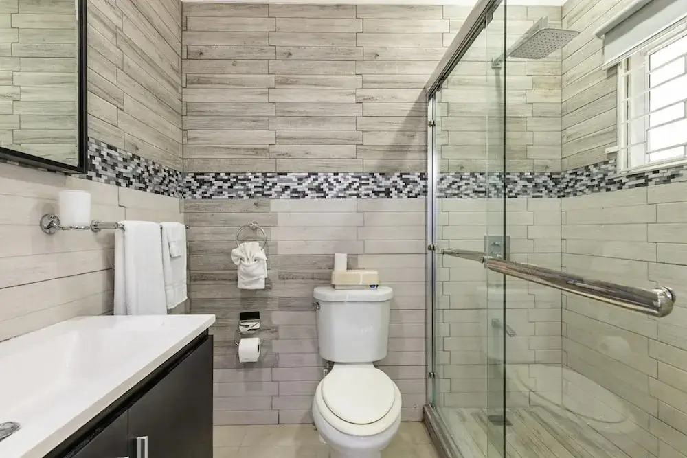 Apt - Gated Community-sleeps 4-balcony-parking