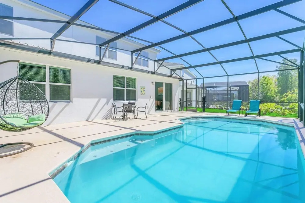 6BR Family Home w Private Pool and Netflix