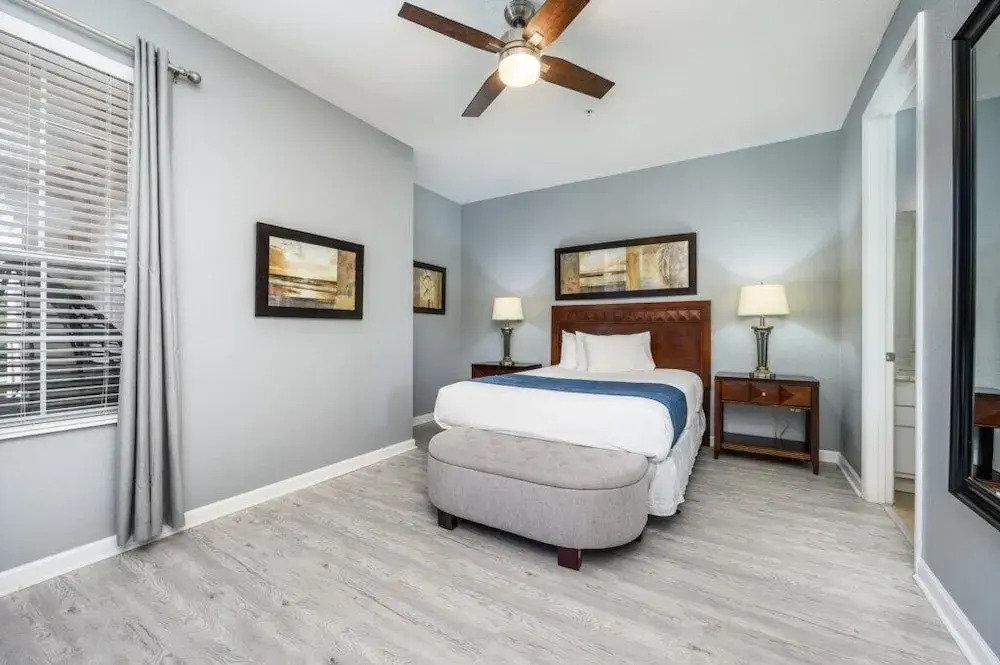 Newly Renovated Premium Condo, Vista Cay - 2002