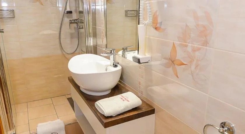 Tinódi Hotel és Étterem
