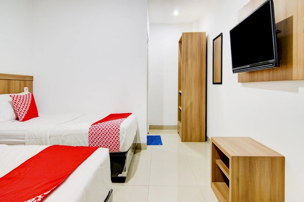 The Shine Residence by OYO Rooms