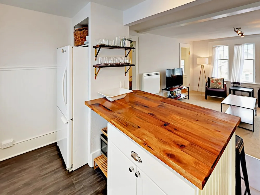 1302 N 49th St Apartment Upper Unit