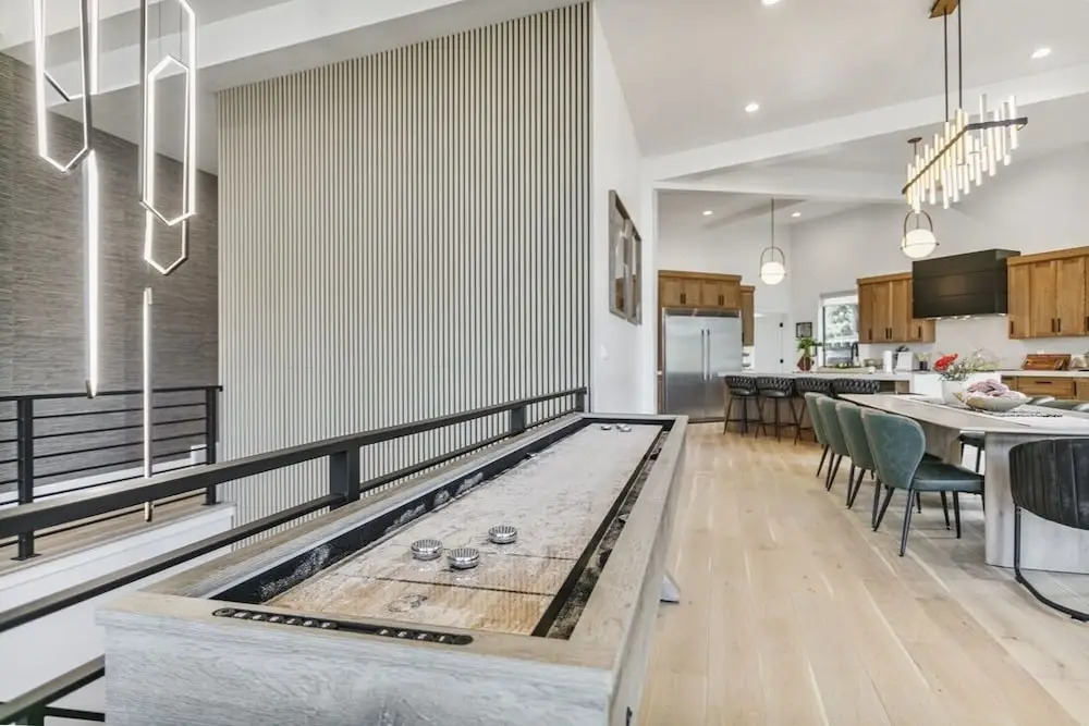 9005A - Luxury Four Bedroom 4 Home