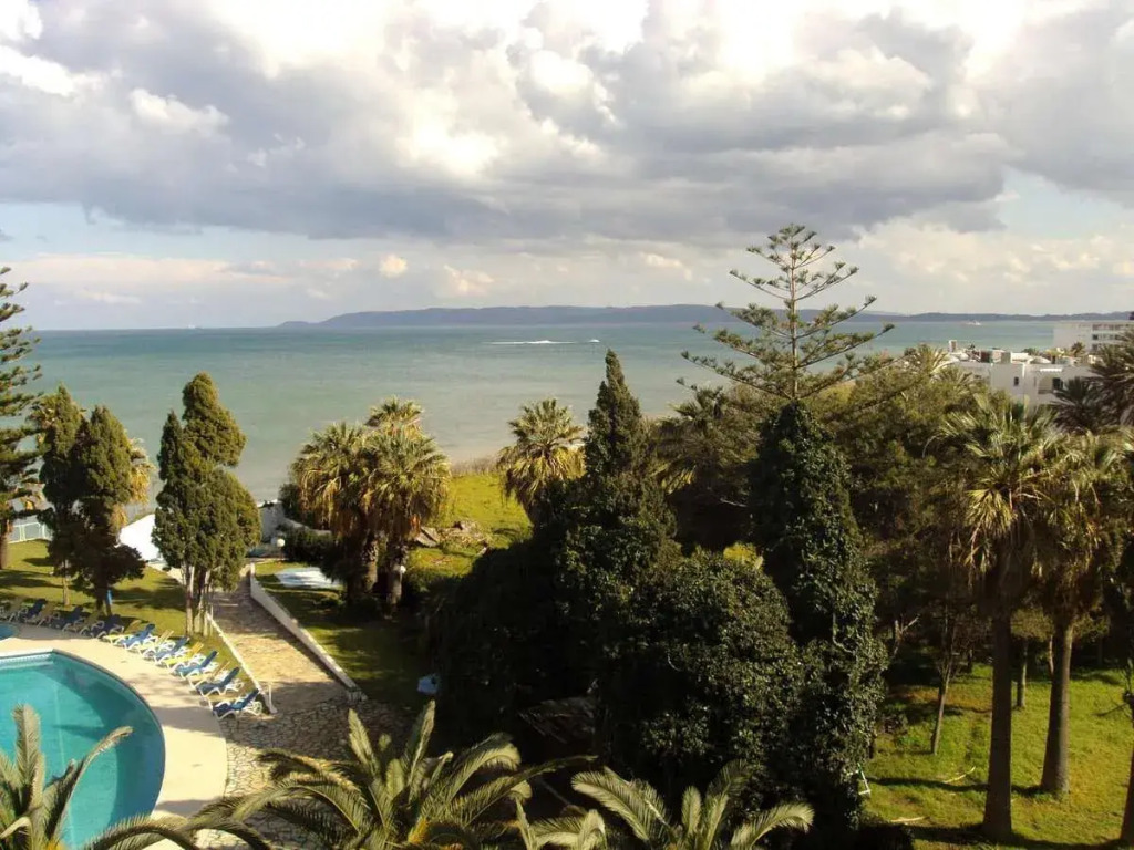Hotel Corniche Palace