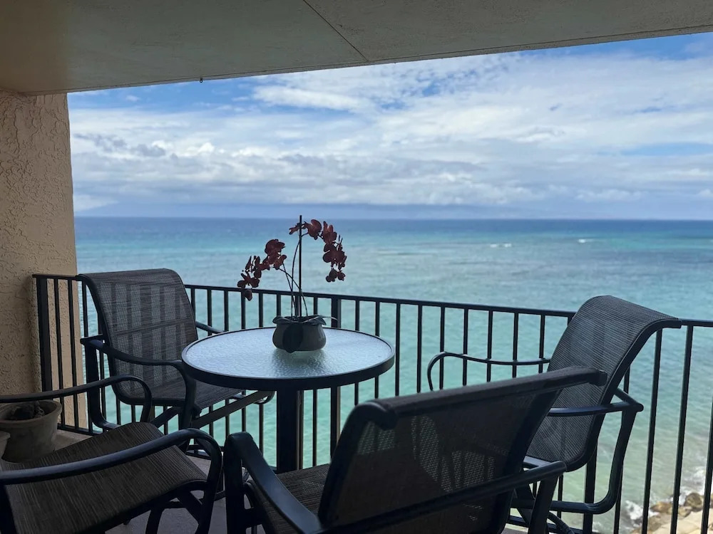 Top Floor Oceanfront Whales 2 Kings Big Lanai