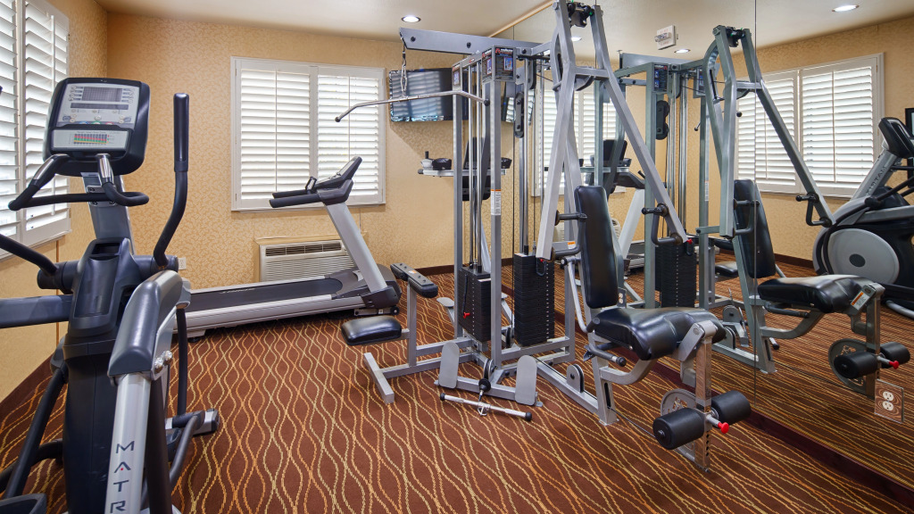 Best Western Plus Crown Colony Inn & Suites