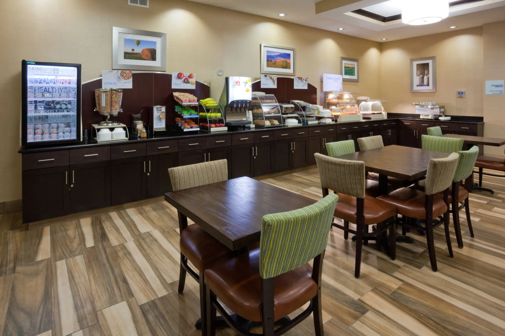 Holiday Inn Express & Suites Fort Dodge by IHG