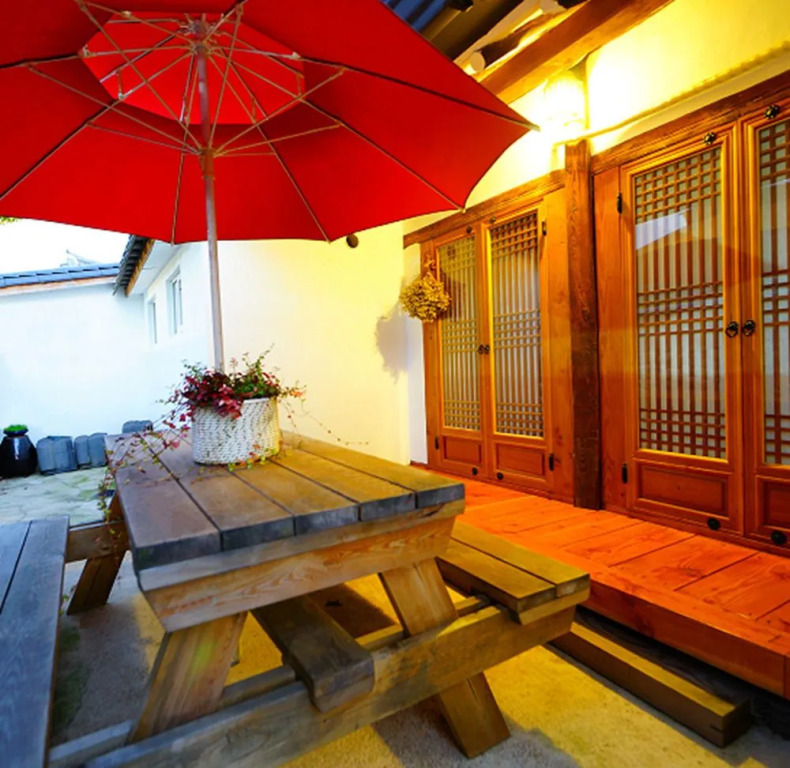 Jeonju Hanok Village Beautiful Garden House
