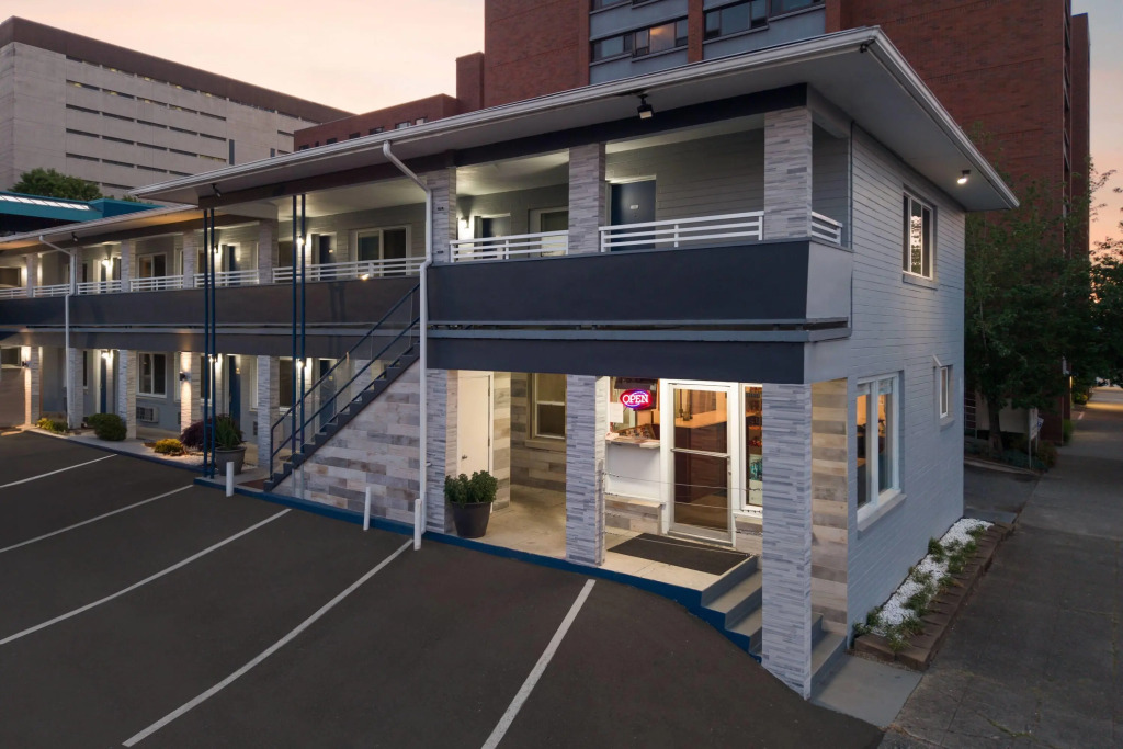 Travelodge by Wyndham Everett City Center