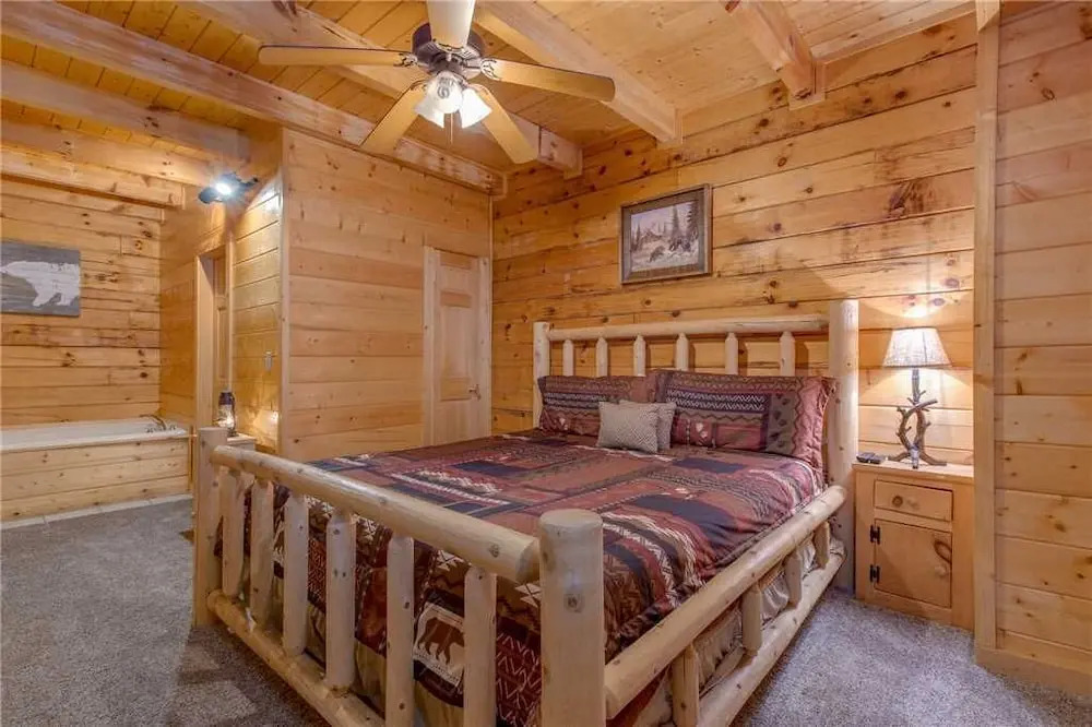 A Mountain Paradise 2 Bedroom Home with Hot Tub