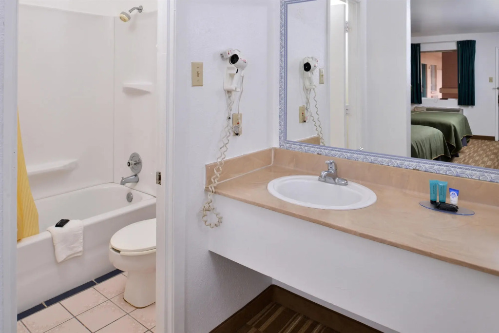 Americas Best Value Inn Clute