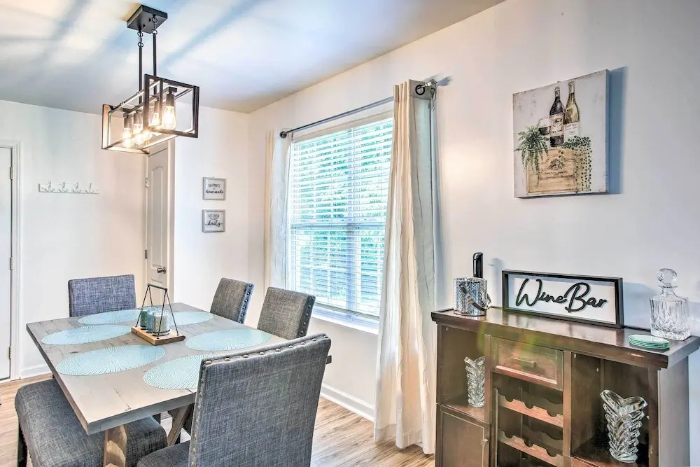 Charming Springfield Escape w/ Furnished Deck
