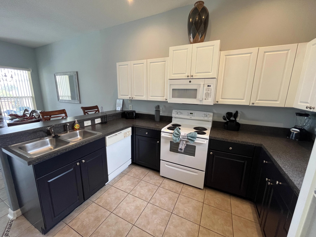 Newly Renovated Courtyard Villa