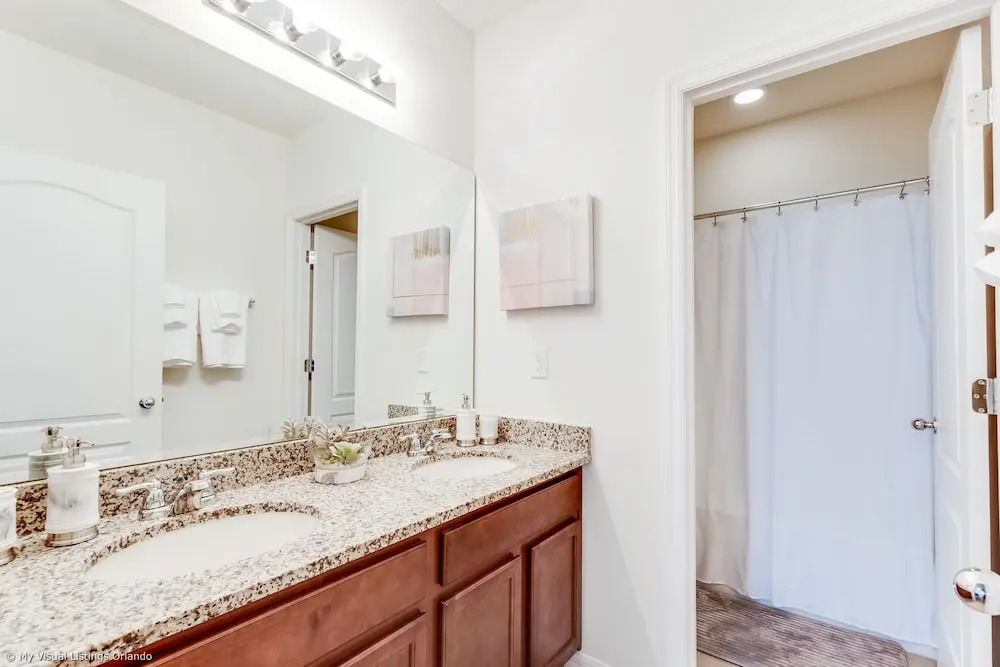 5280oak Luxury Ne 6 Bedroom 4.bath Home
