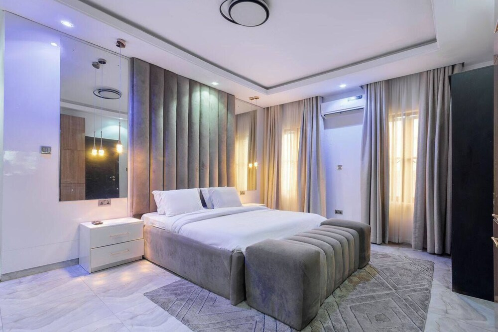 Home N Luxe Apartment