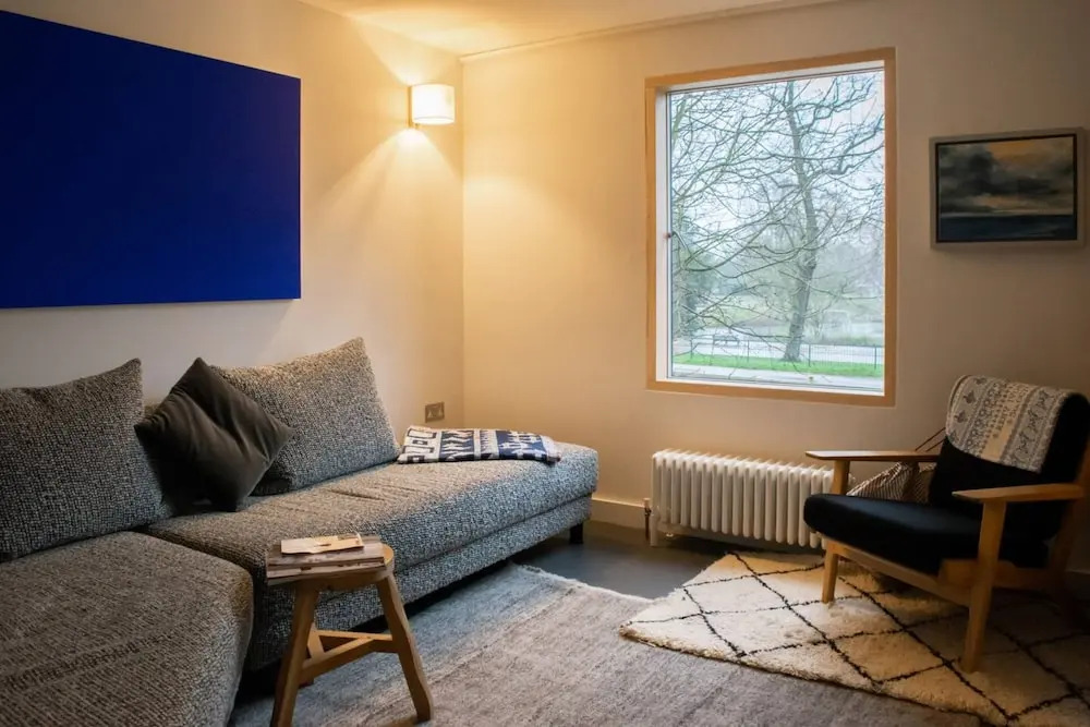 Stunning Canal Side 3 Bedroom House in East London