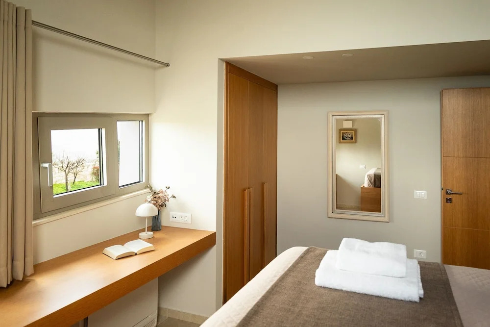 Villa - Sleeps 10 - Pool - Parking - Pool Table