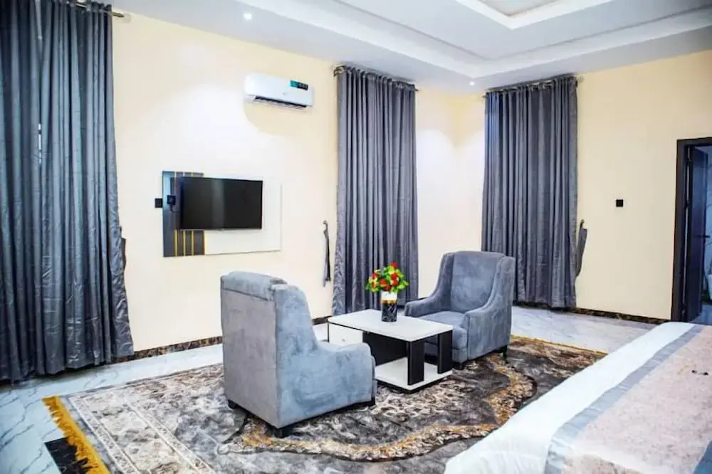 Pula Pula Luxury Hotel and Suites