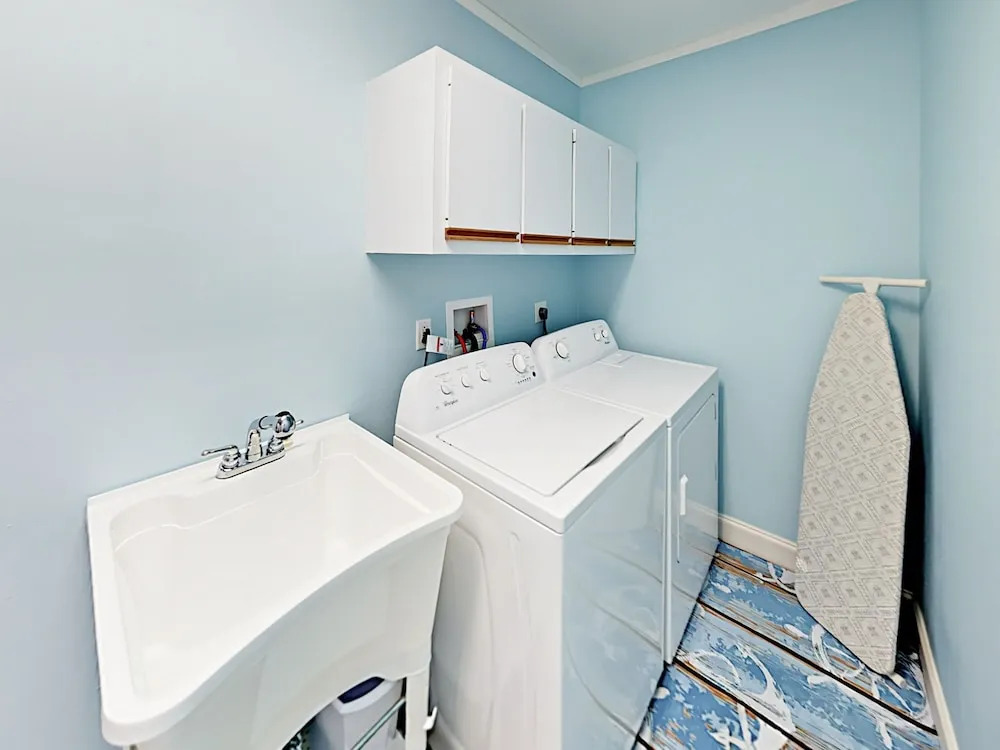 South West 4th - 4 Br Home