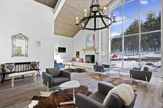 The Elegance Suites