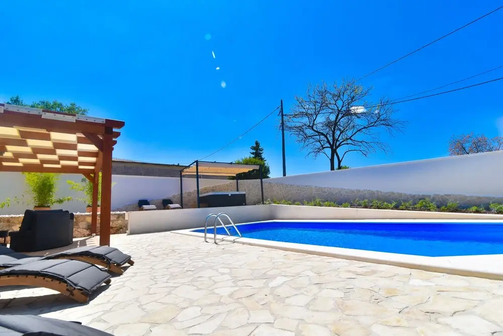 Apartments"Nika" with private pool