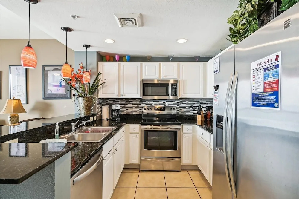 Calypso 1207 West 1 Bedroom Home by RedAwning