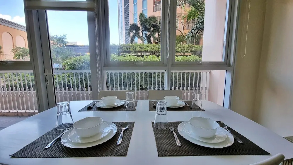 Spacious condo in Venice Luxury Residences