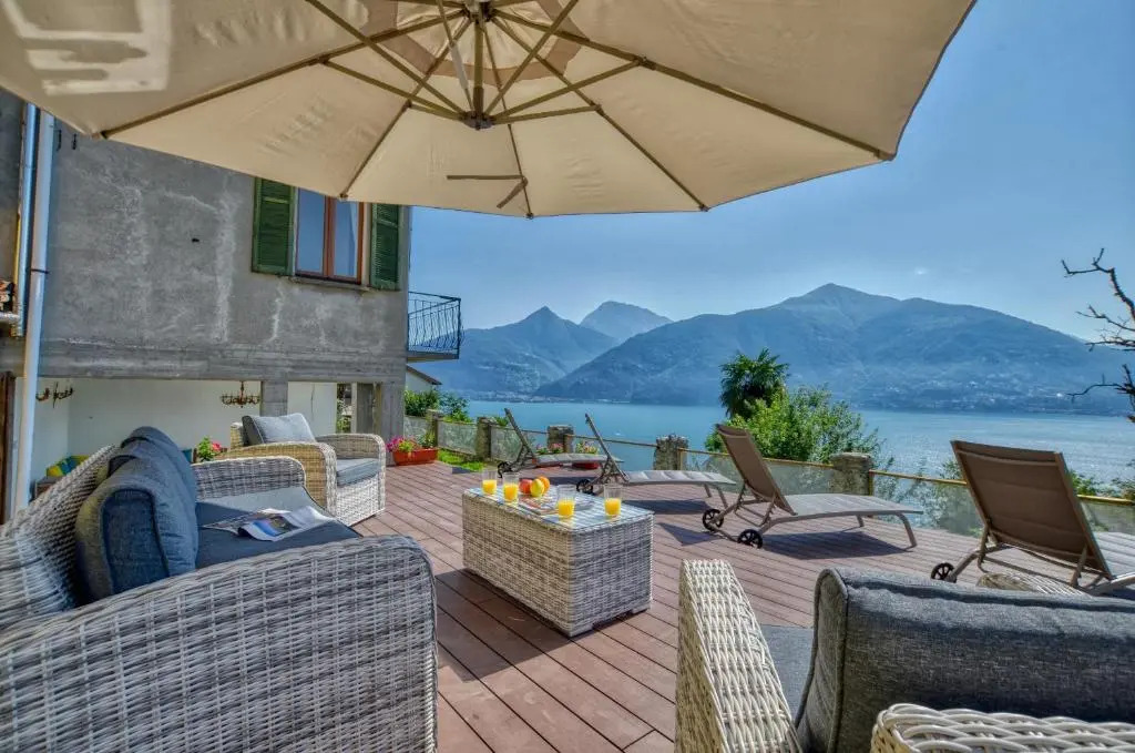 Bello Pezzo 2-Bedroom Lakeview Apartment