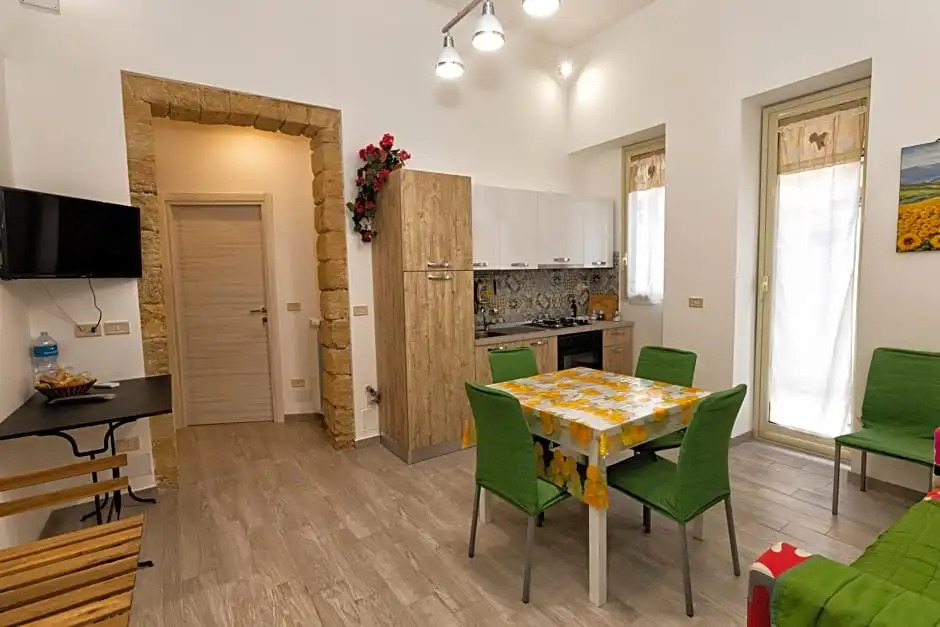 GARDEN HOUSE: APARTMENTS AND ROOMS FOR HOLIDAYS
