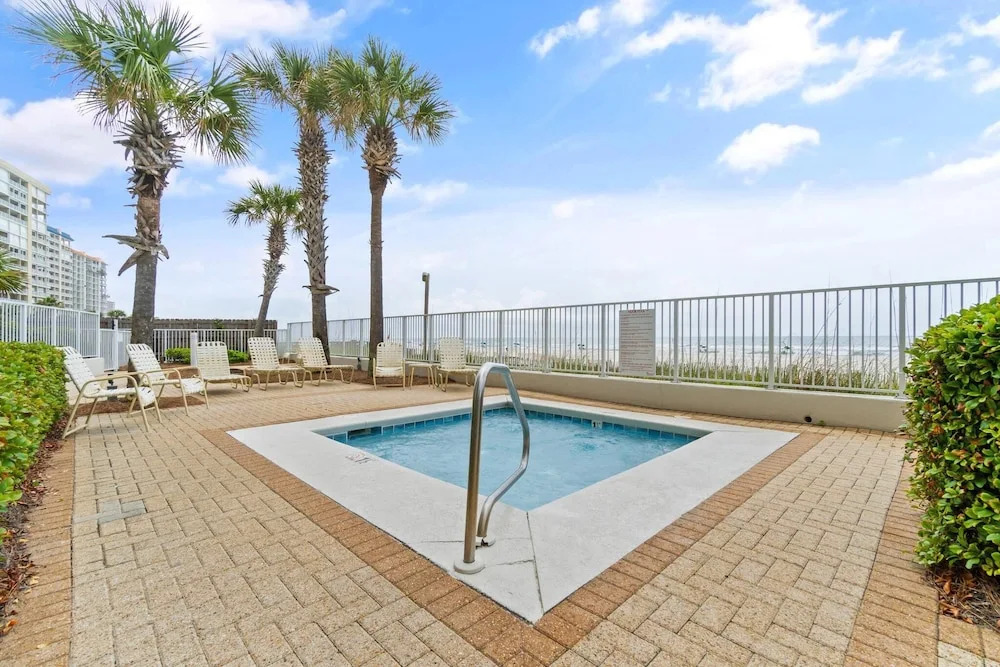 Pelican Pointe 202