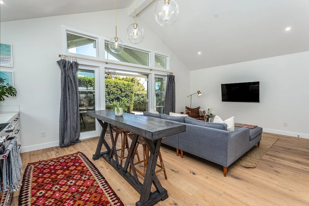 727 Sonrisa St 1 Bedroom Home by RedAwning