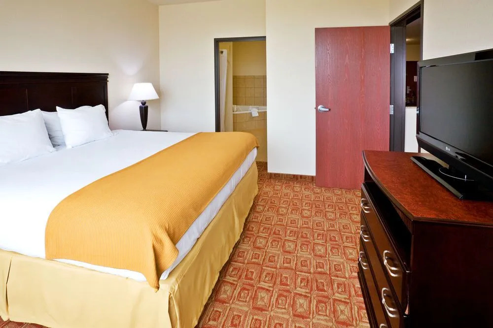 Holiday Inn Express & Suites Denison North-Lake Texoma