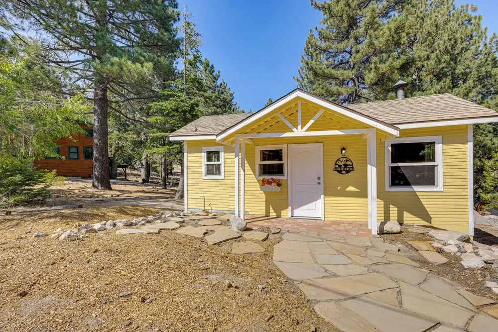 Walk to Water: Cozy Cabin in Green Valley Lake!