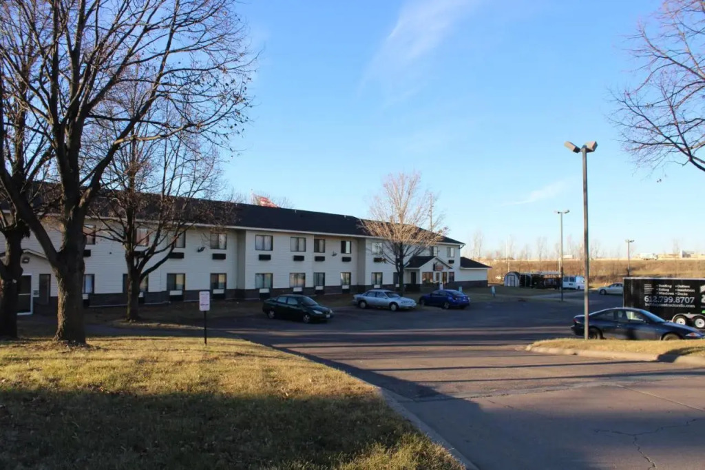 Select Inn Maple Grove
