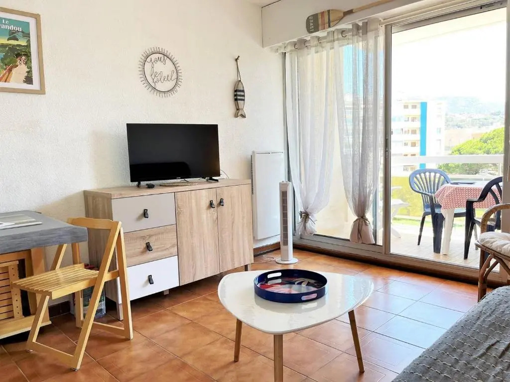 Appartement Le Lavandou, 1 pièce, 3 personnes - FR-1-251-420