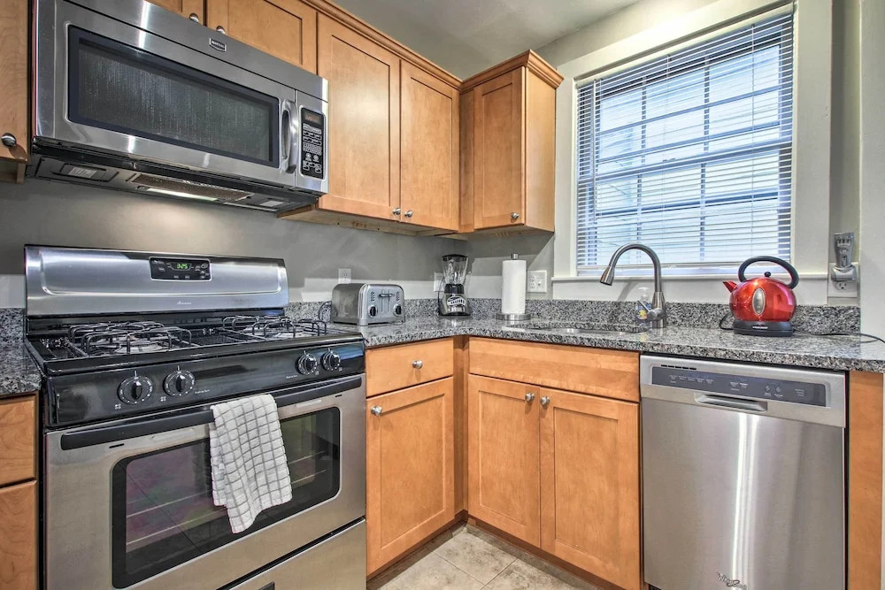 Inviting Salem Apartment Near Waterfront & Museums